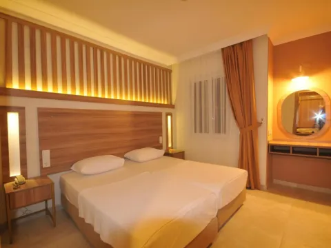 Isla Apartments - Photo 3