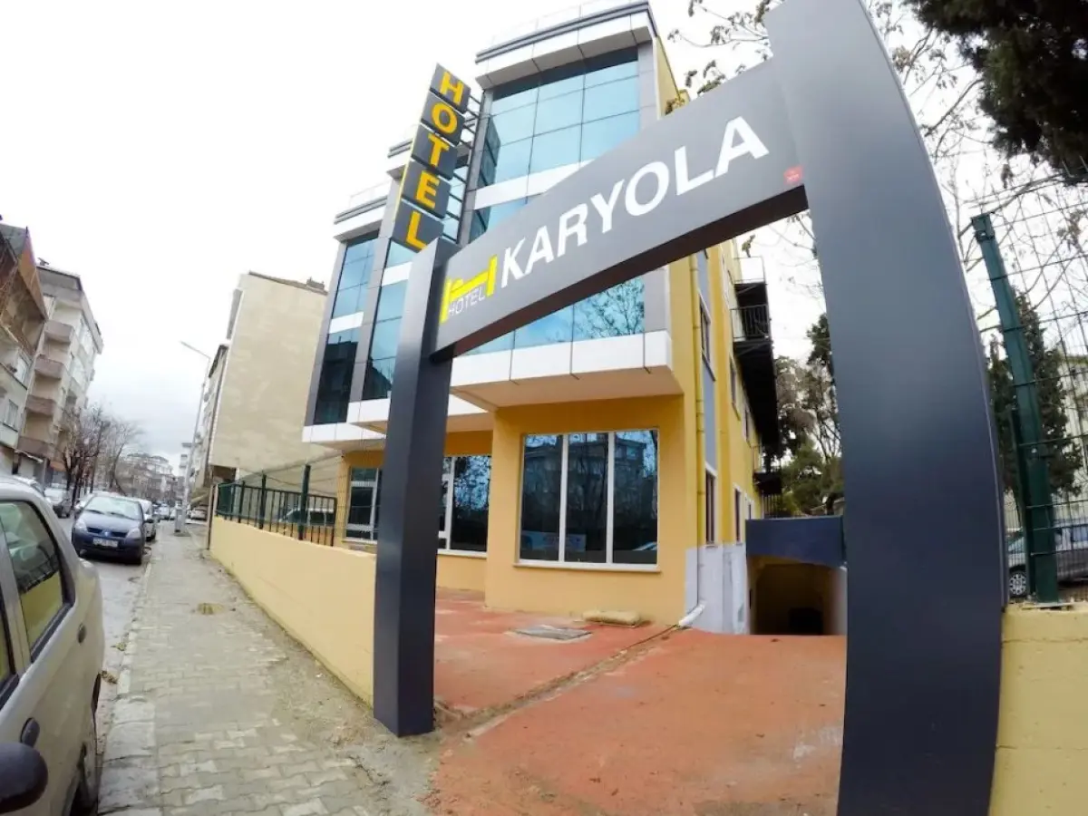 Karyola Otel - Caters to Men
