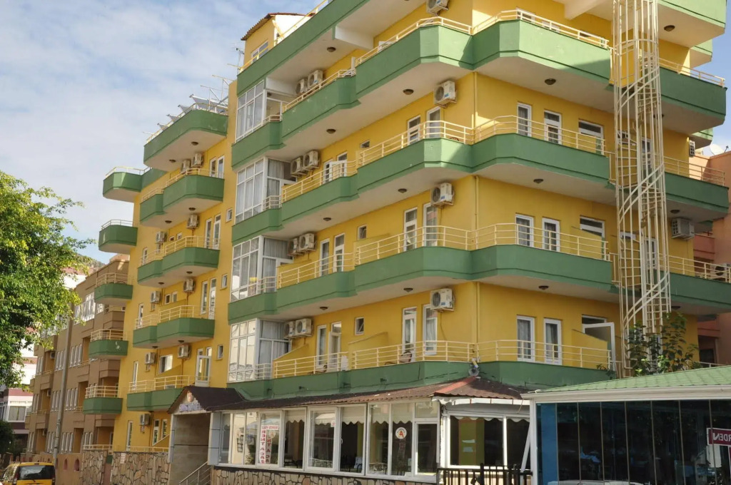 Kleopatra Alis - Photo 1