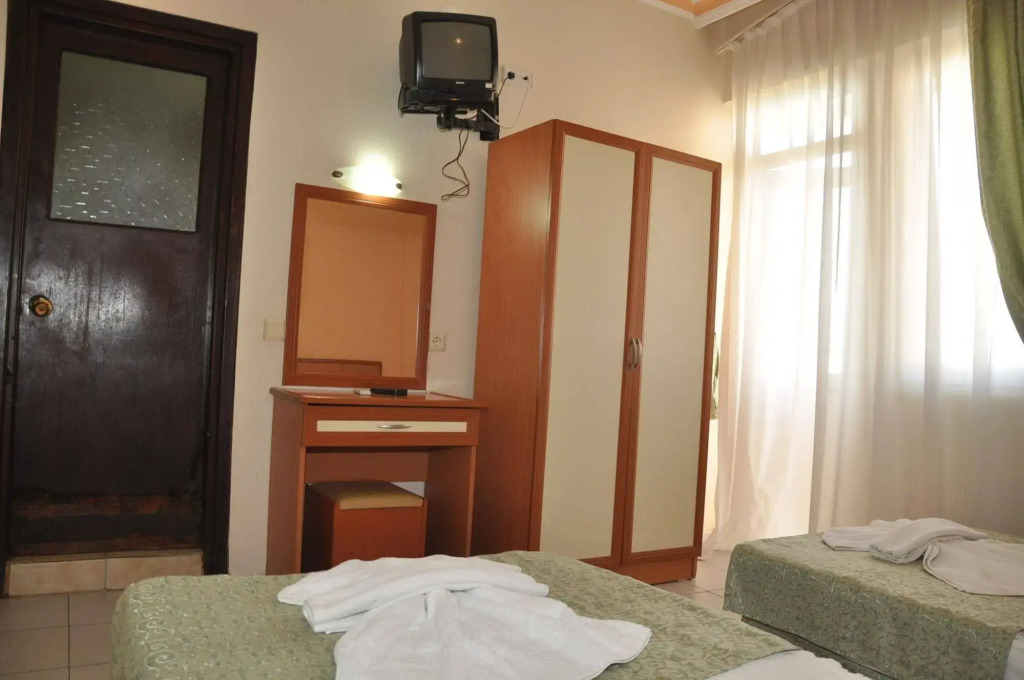 Kleopatra Alis - Photo 3