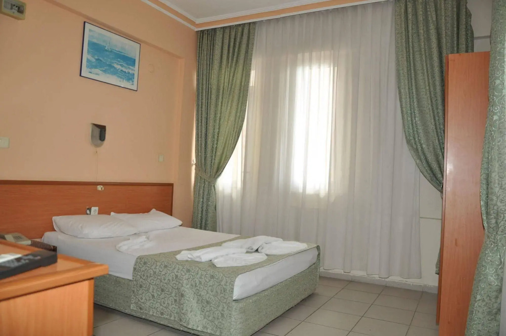 Kleopatra Alis - Photo 4