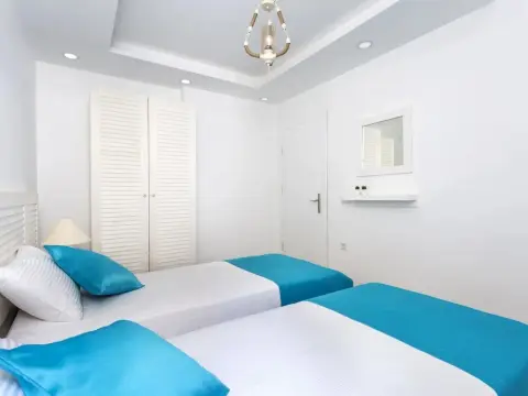 Kybele Suits - Photo 4