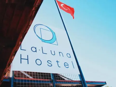 La Luna Hostel - Photo 1