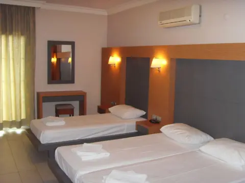 La Rosa Hotel - Photo 4