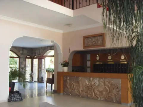 La Rosa Hotel - Photo 2