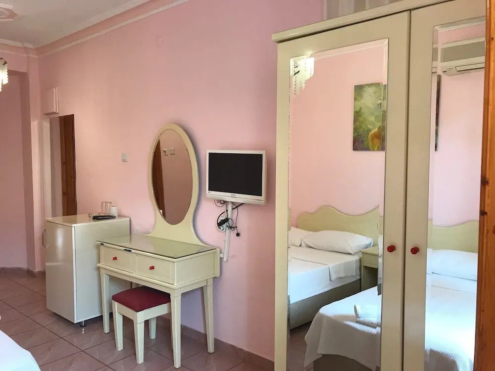 Lanova Hotel - Photo 2