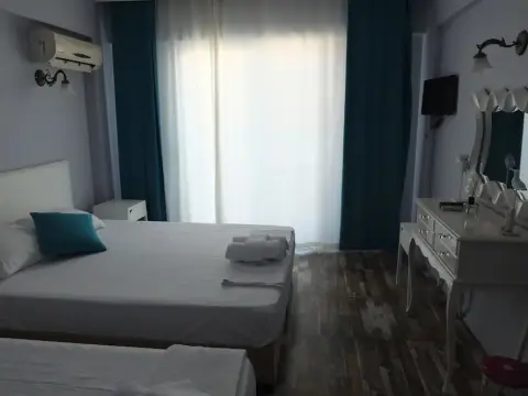 Lapis Port Surf Hotel - Photo 4