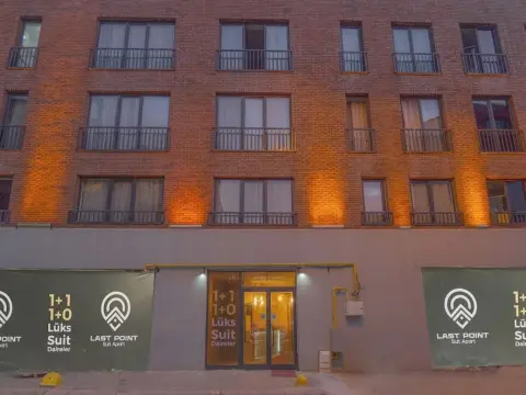 Last Point Suit Apart - Photo 1