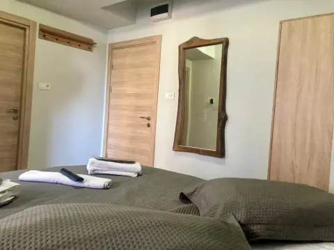 Last Point Suit Apart - Photo 4