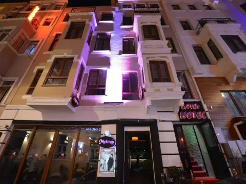 Letter Hotel - Photo 1