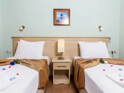 Lighthouse Apartments - Photo 2