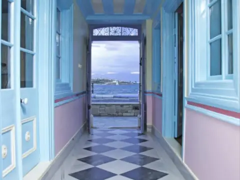 Lola 38 Hotel - Photo 1