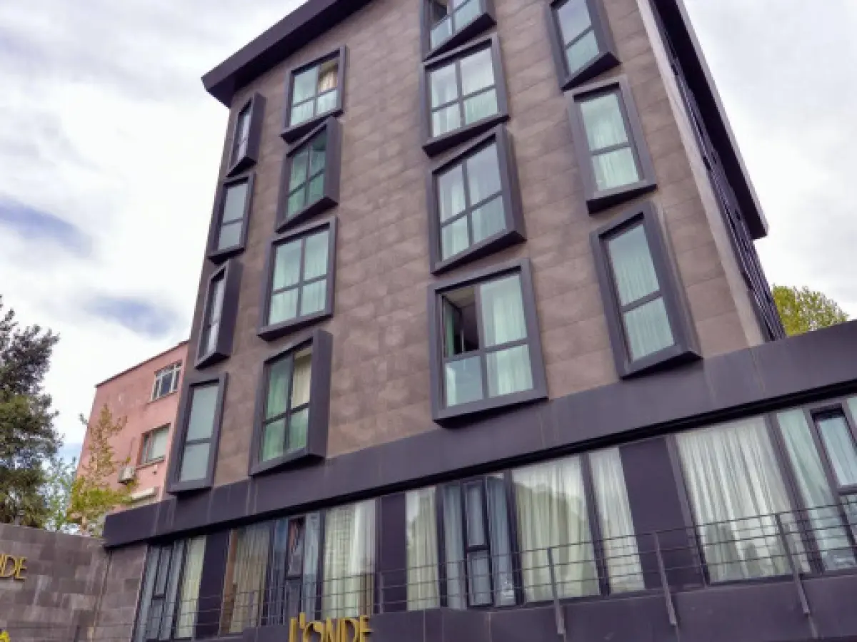 L'onde Business Suites