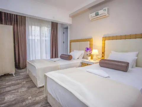 London Hotel - Photo 3