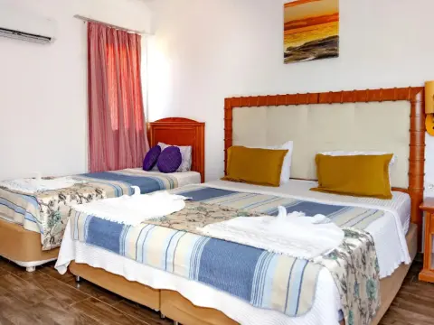 London Hotel - Photo 4