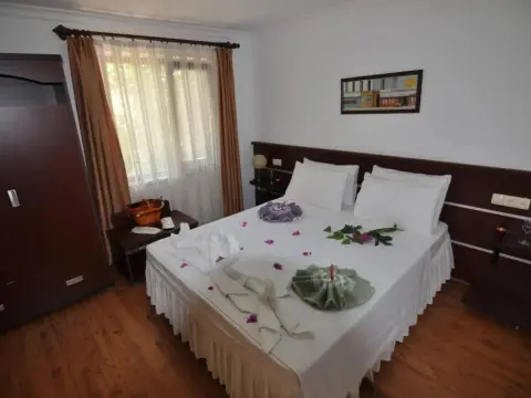 Longhouse Inn Hotel - Foto 3