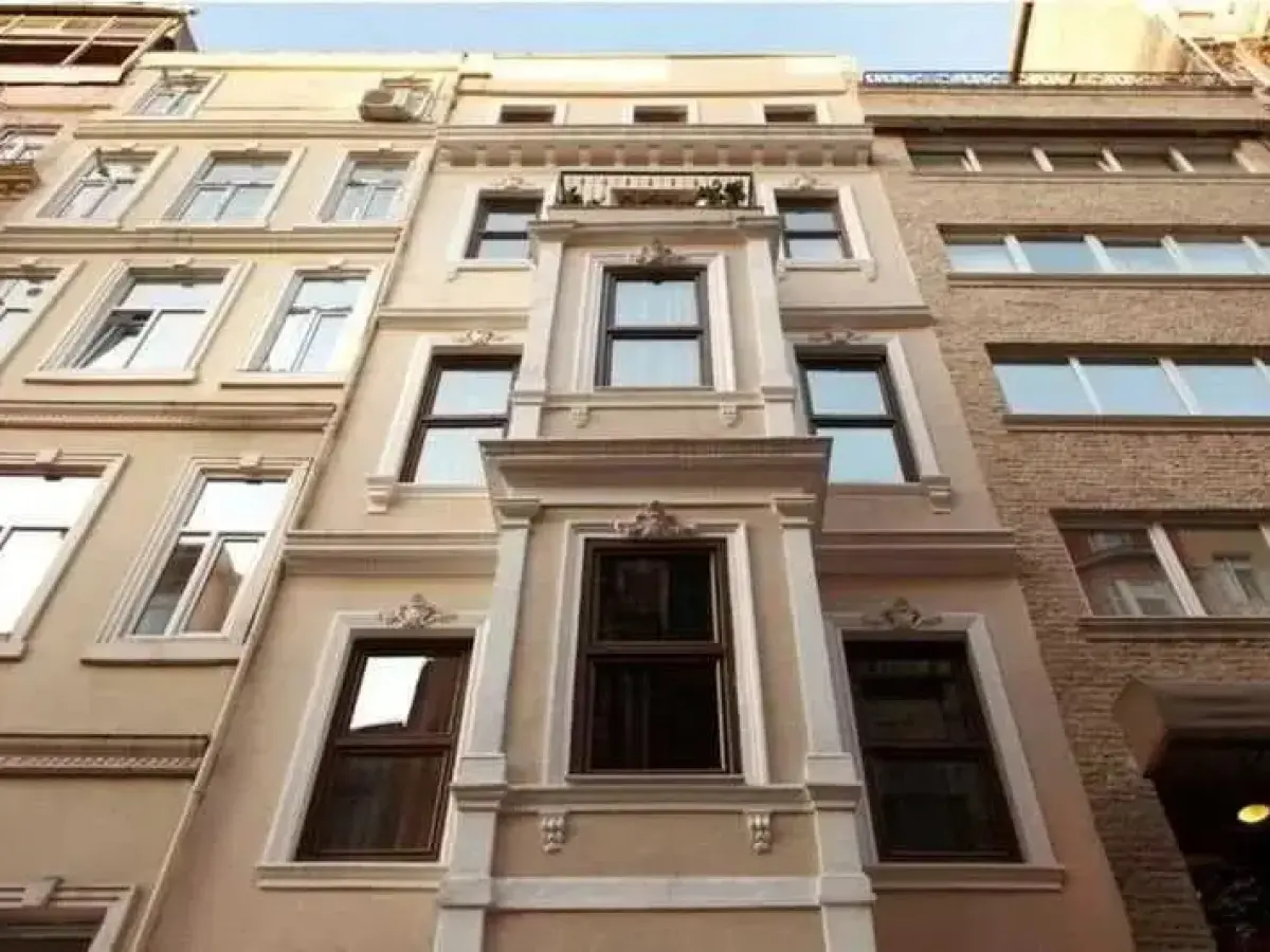 Lush Houses Mis Street