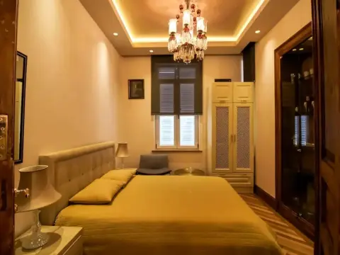 Maroon Residence - Photo 4