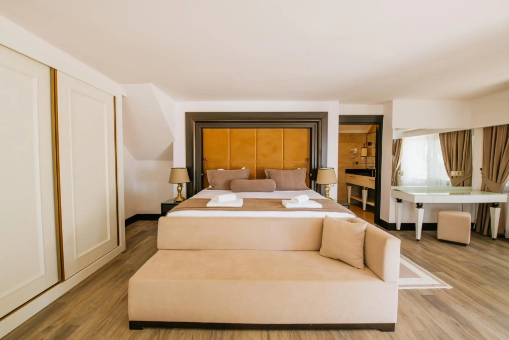 Mediteran Hotel - Photo 4