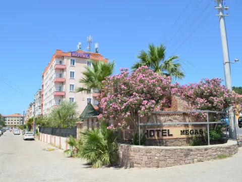 Megas Hotel - Photo 1