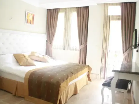 Merriment Hotel - Photo 4