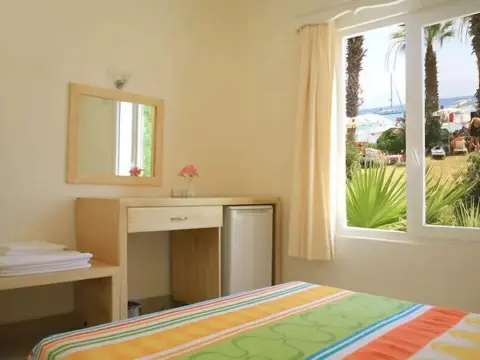 Meteor Beach Hotel - Photo 1