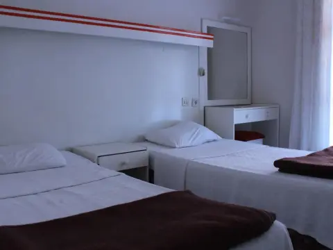 Mola Hotel - Photo 4