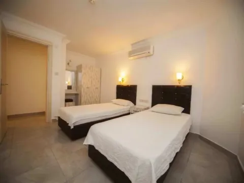 Moonlight Apartments - Photo 2