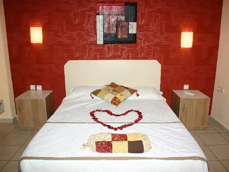 Moonstar Beach Hotel - Photo 3