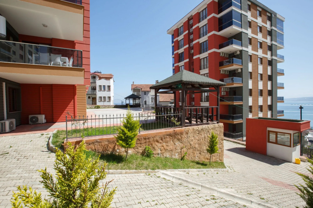 North Pearl Residence - Photo 1