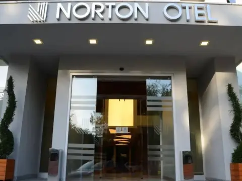 Norton Hotel - Photo 1