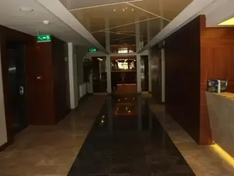 Norton Hotel - Photo 2