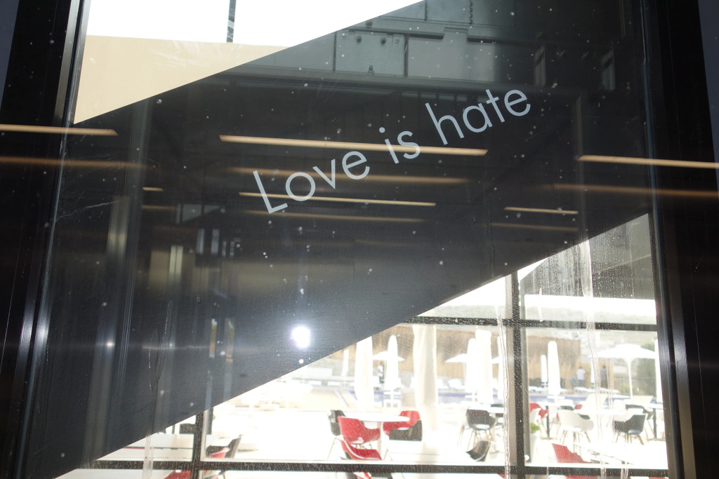 Love You Hotel - Photo 3