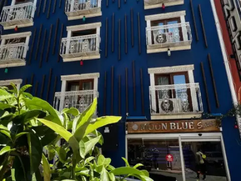 Moon Blue Hotel - Photo 2