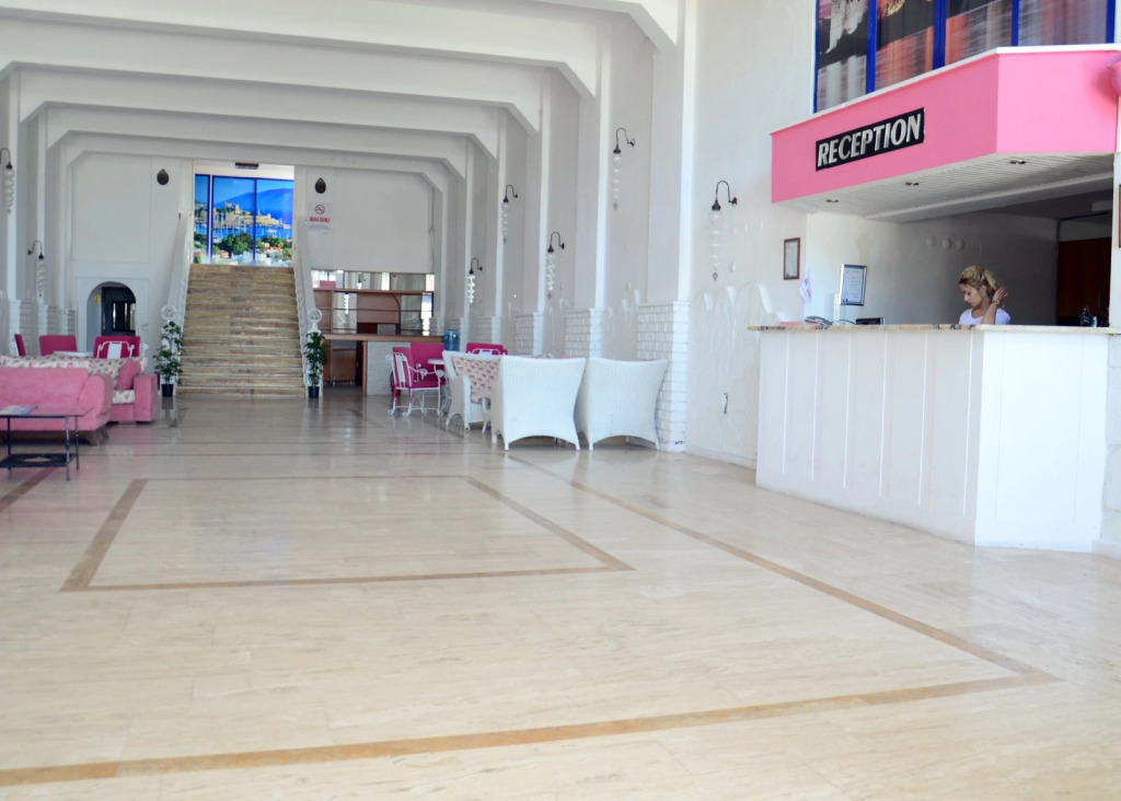 Sunpoint Family Hotel - Photo 3