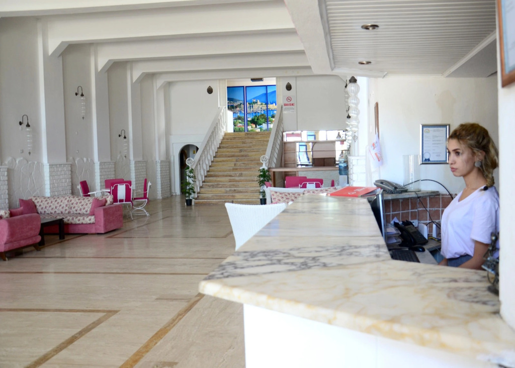 Sunpoint Family Hotel - Photo 4