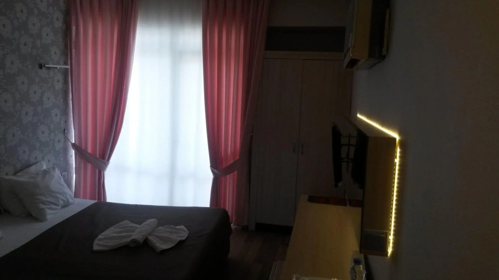 Winecity Hotel - Photo 4