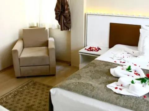 Ozgur Hotel - Photo 3