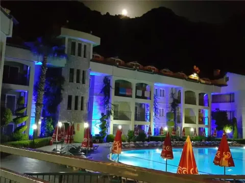 Palm Garden Apartments - Photo 2