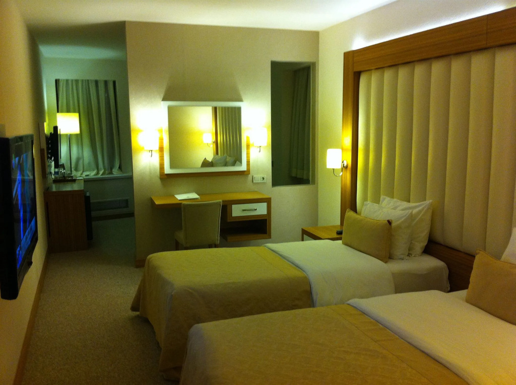 Park Royal Hotel - Photo 2