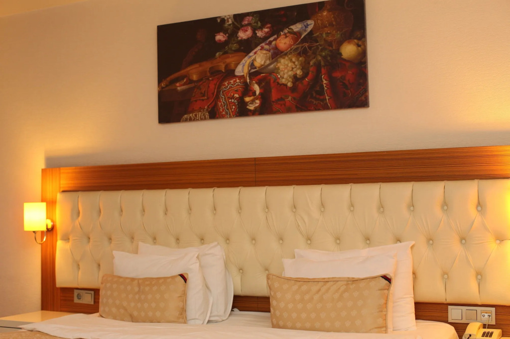 Park Royal Hotel - Photo 3