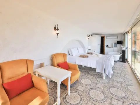 Pier House - Photo 2