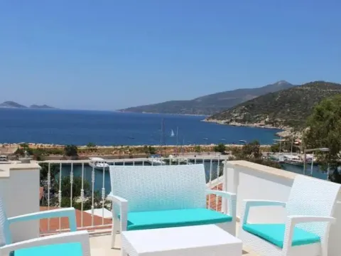 Pier House - Photo 2