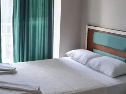 Richard's Place Hotel - Photo 2