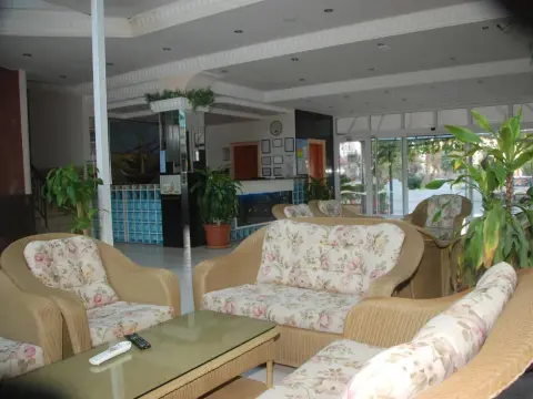 Risus Suit Hotel - Photo 2