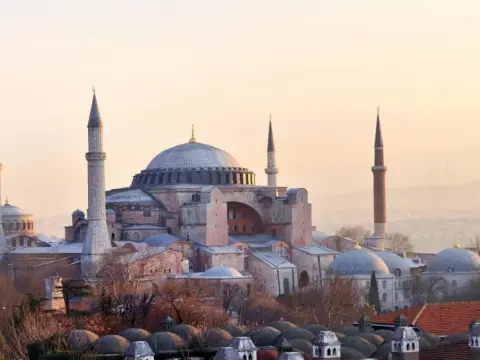 Romantic Mansion - Photo 3