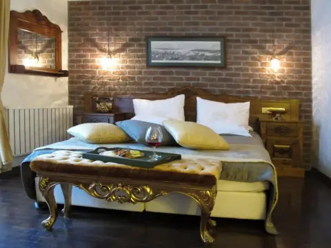 ROSE GARDEN PREMIUM HOTEL