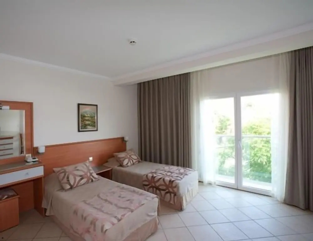 Royal Palm Beach Hotel - Photo 2