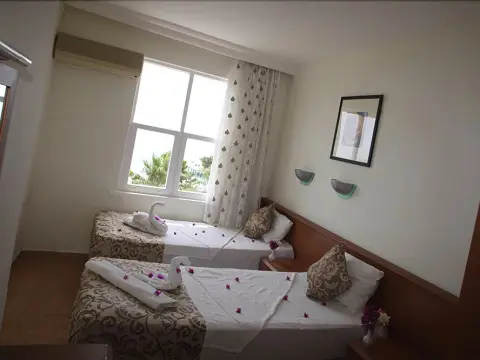 San Francisco Beach Hotel - Photo 4