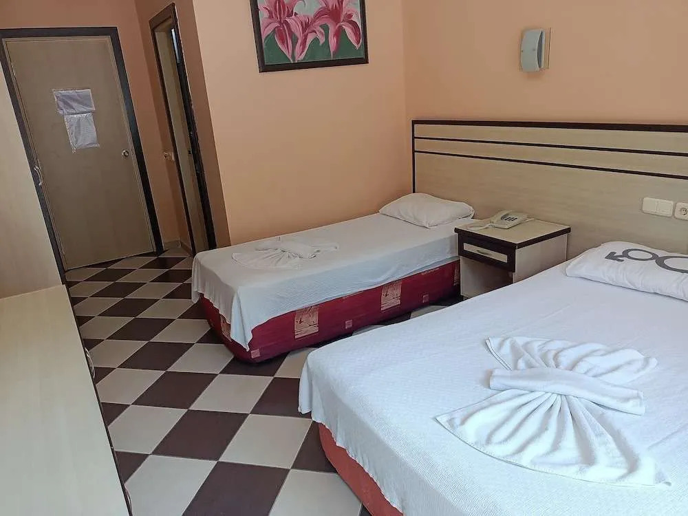 SANTANA HOTEL 3 *